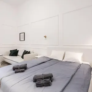 Stylish In The Center Apartment